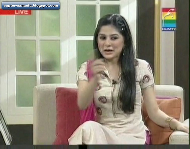 Pakistani Television Captures And Hot Models: Sanam Baloch Black Bra